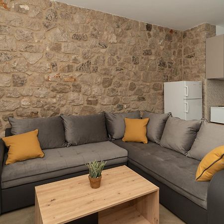 Lithos Suites 菲尼孔塔 外观 照片