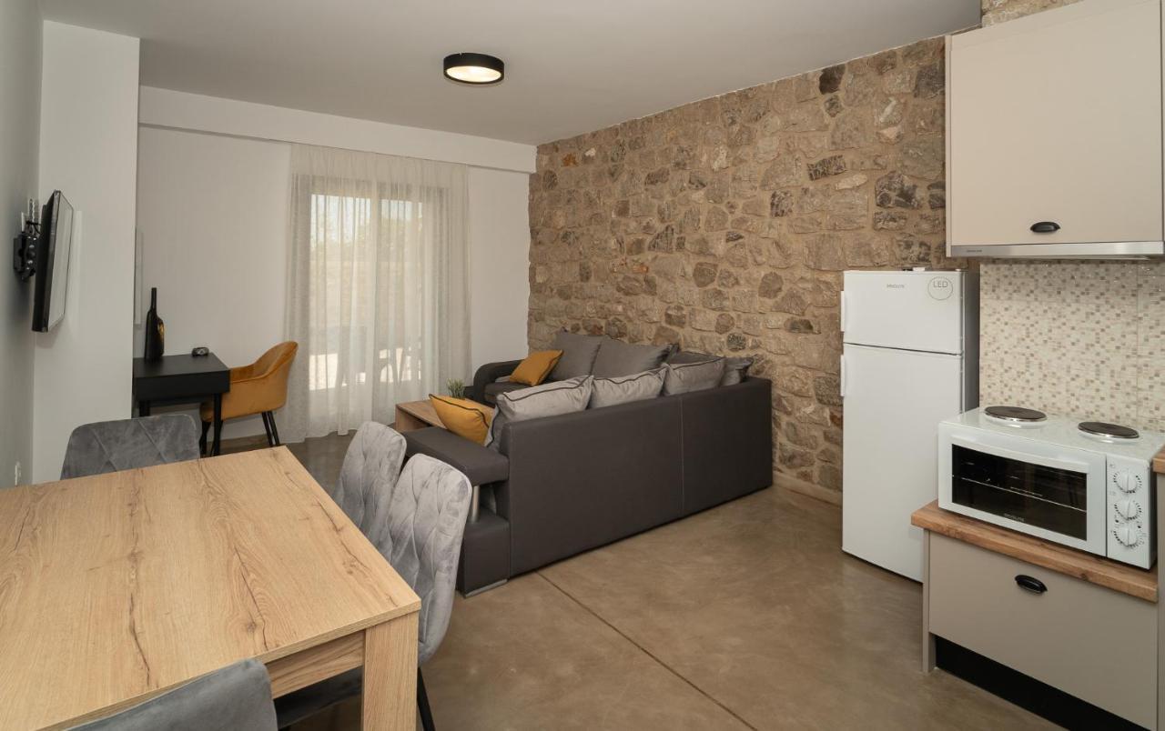 Lithos Suites 菲尼孔塔 外观 照片