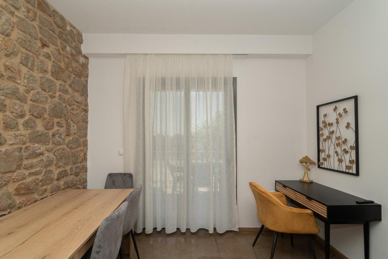 Lithos Suites 菲尼孔塔 外观 照片