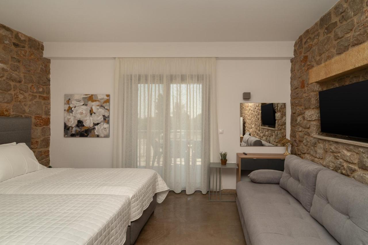 Lithos Suites 菲尼孔塔 外观 照片