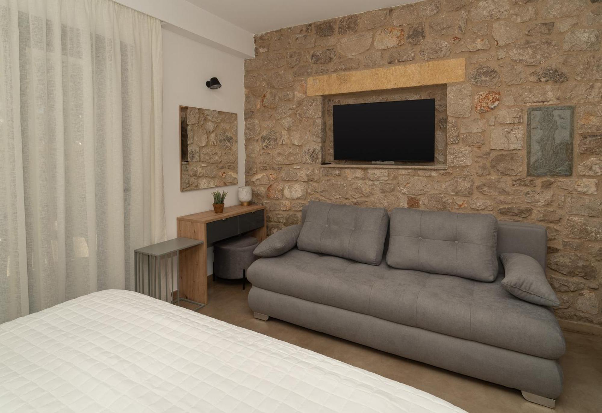 Lithos Suites 菲尼孔塔 外观 照片